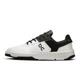 On THE ROGER Clubhouse men's tennis shoes with white and navy design, lightweight and supportive for tennis players.
