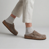 Women’s unisex clog from Zexov with a suede look and adjustable buckle strap, featuring a comfortable slip-on design.